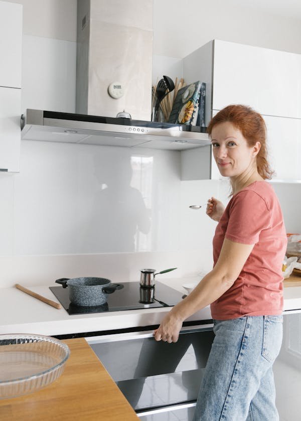 Plaque induction ou vitrocéramique : avantages et inconvénients